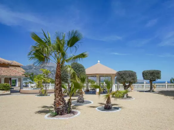 8-bedroom Villa In La Nucía, Spain (900 M²)