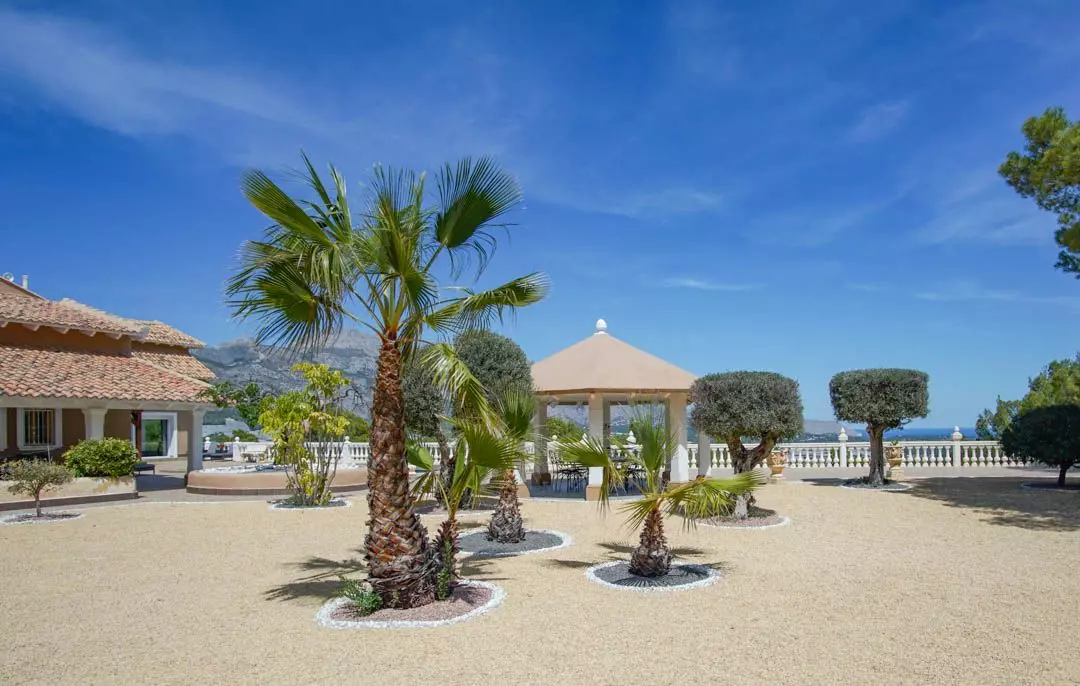 8-bedroom Villa In La Nucía, Spain (900 M²)
