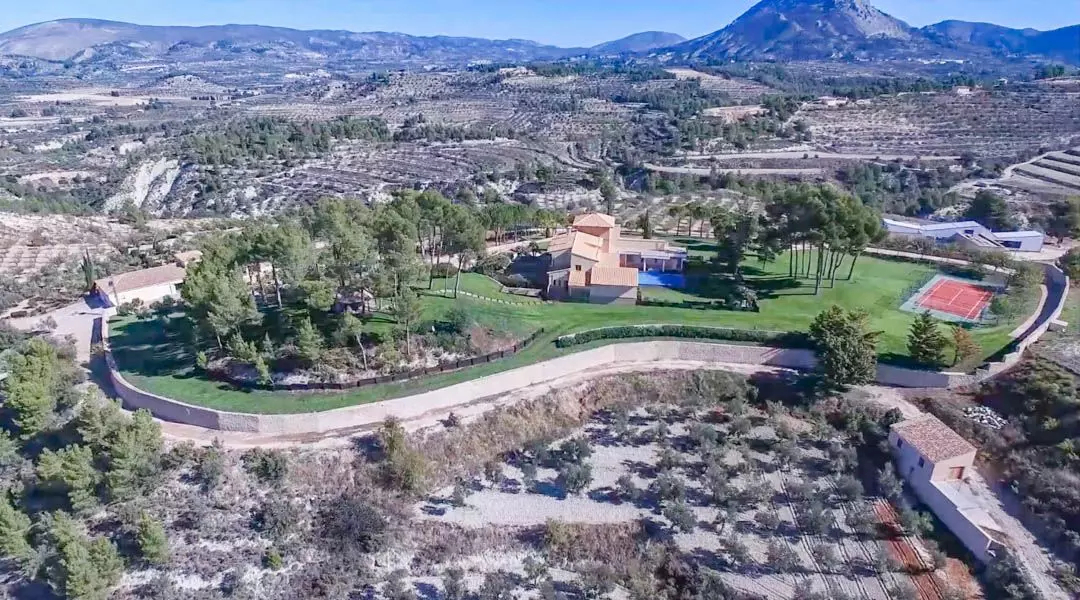 7-bedroom Villa In Penaguila, Spain (1.529 M²)