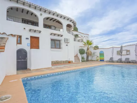 5-bedroom Villa In El Rafol D’almunia, Spain (307 M²)