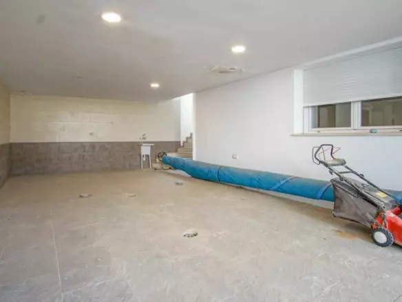 5-bedroom Villa In L’alfas Del Pi, Spain (810 M²)