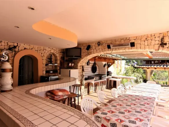 8-bedroom Villa In Benissa, Spain (392 M²)