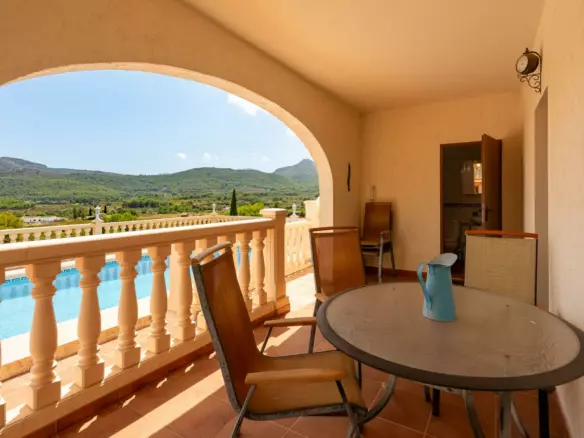 5-bedroom Villa In Jalon – Xalo, Spain (229 M²)