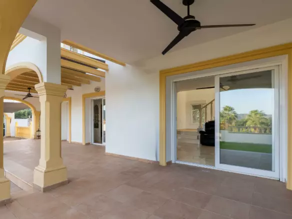4-bedroom Villa In Beniarbeig, Spain (376 M²)