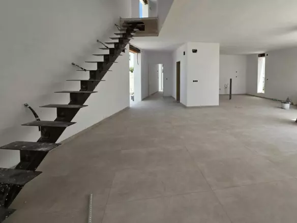 3-bedroom Villa In Els Poblets, Spain (225 M²)