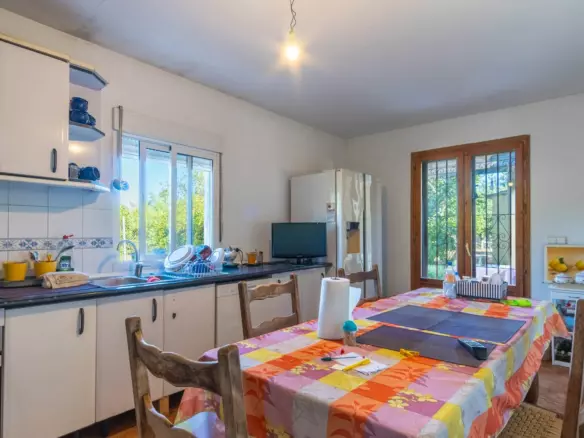 6-bedroom Villa In Pedreguer, Spain (361 M²)