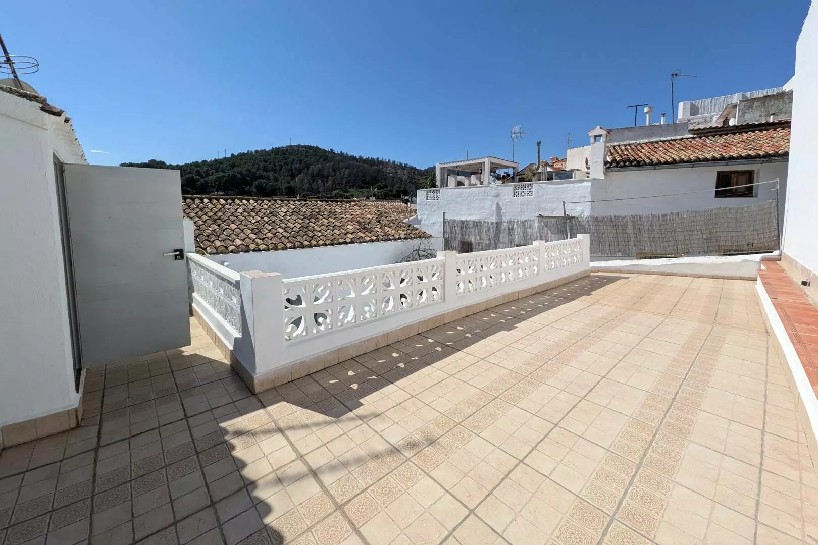3-bedroom House In Oliva, Spain (289 M²)