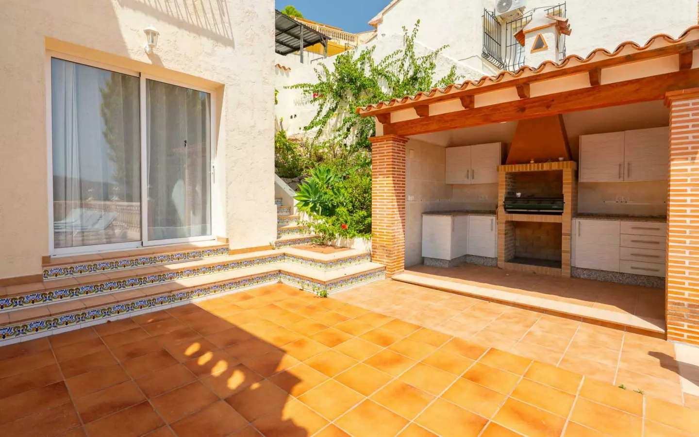 5-bedroom Villa In Jalon – Xalo, Spain (229 M²)