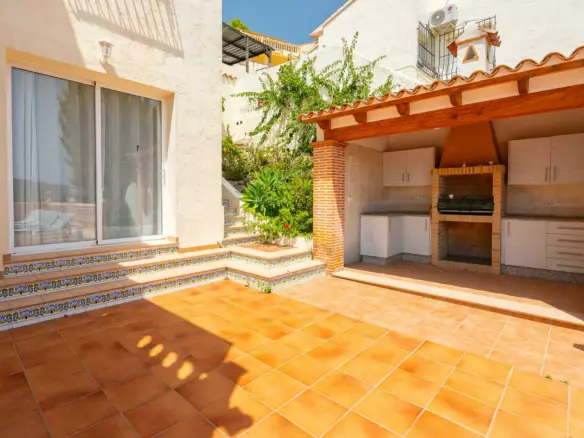 5-bedroom Villa In Jalon – Xalo, Spain (229 M²)