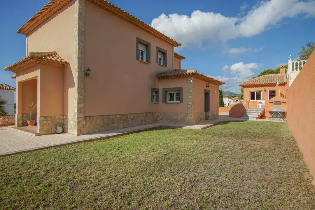 5-bedroom Villa In Calpe, Spain (345 M²)