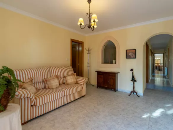 3-bedroom Villa In Jalon – Xalo, Spain (253 M²)