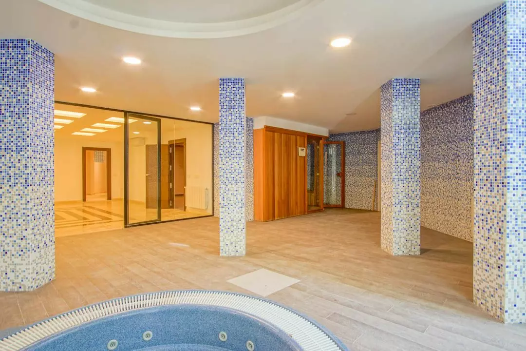 5-bedroom Villa In L’alfas Del Pi, Spain (810 M²)
