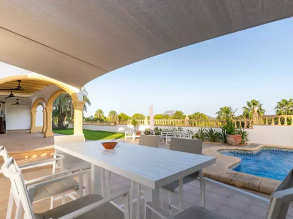 4-bedroom Villa In Beniarbeig, Spain (376 M²)