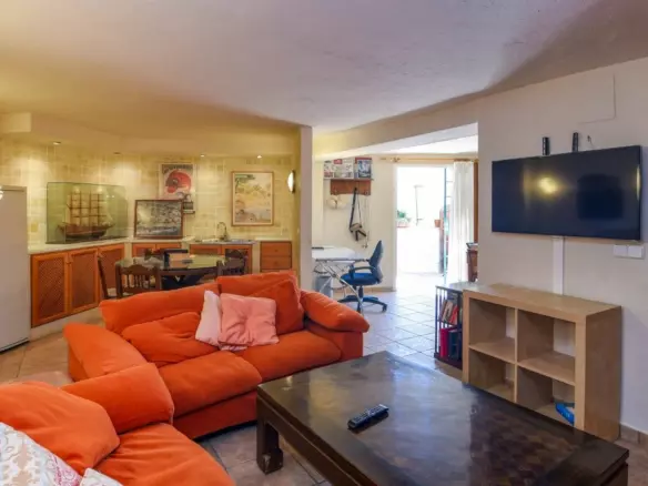 5-bedroom Villa In Pedreguer, Spain (392 M²)