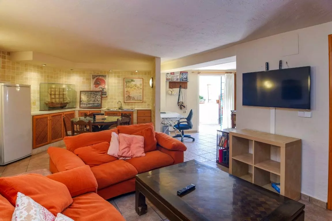 5-bedroom Villa In Pedreguer, Spain (392 M²)
