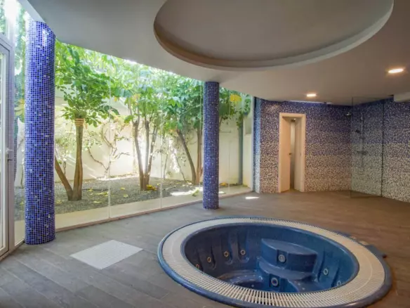 5-bedroom Villa In L’alfas Del Pi, Spain (810 M²)