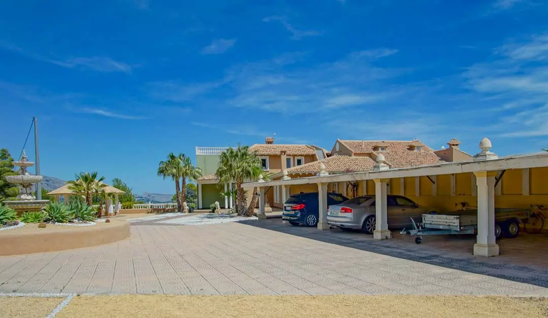 8-bedroom Villa In La Nucía, Spain (900 M²)