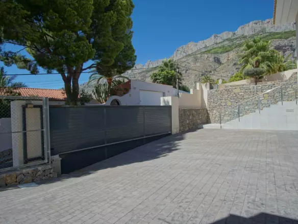 5-bedroom Villa In Altea, Spain (680 M²)