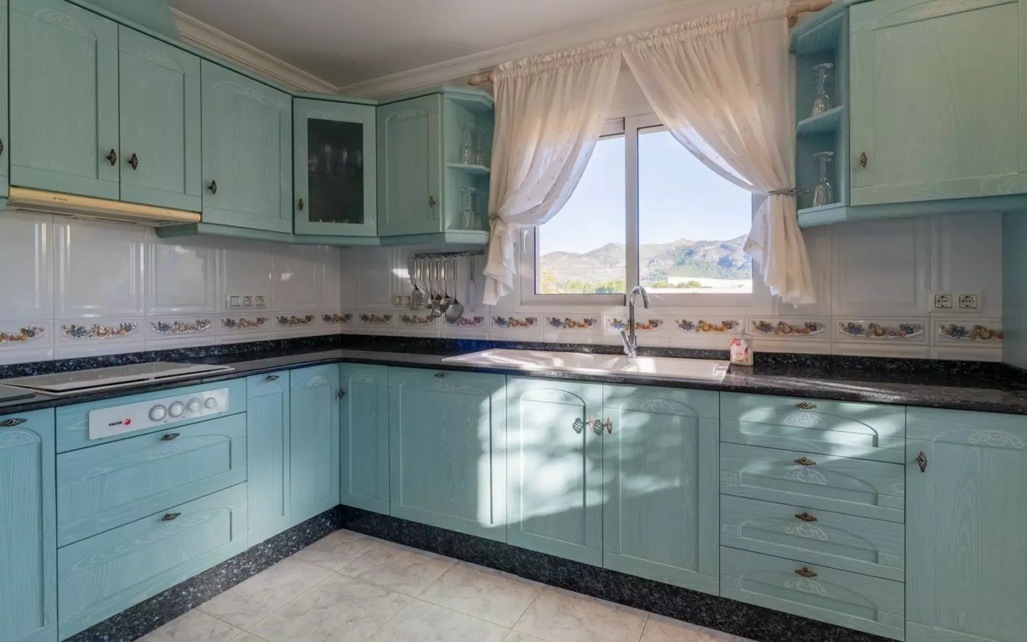 3-bedroom Villa In Jalon – Xalo, Spain (253 M²)