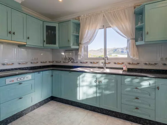 3-bedroom Villa In Jalon – Xalo, Spain (253 M²)