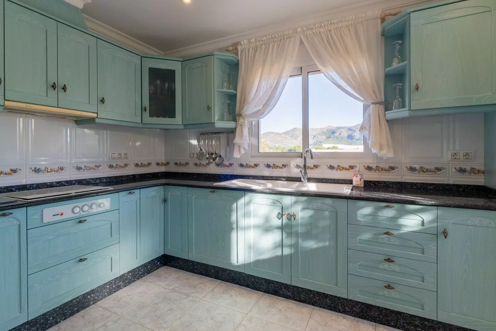 3-bedroom Villa In Jalon – Xalo, Spain (253 M²)