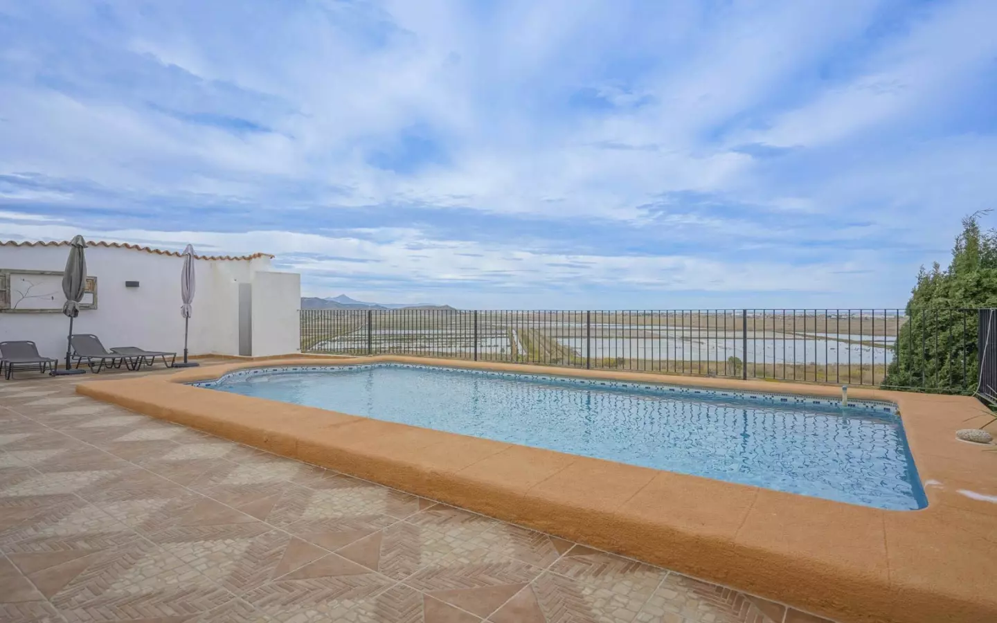 5-bedroom Villa In El Rafol D’almunia, Spain (307 M²)
