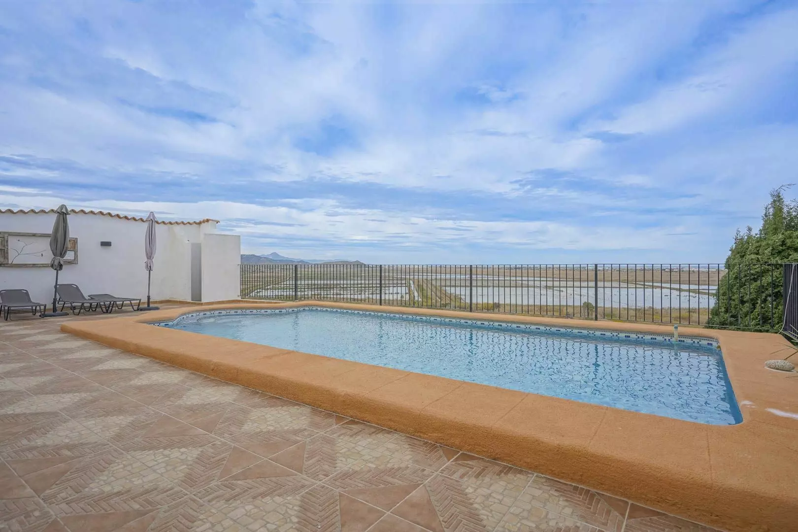 5-bedroom Villa In El Rafol D’almunia, Spain (307 M²)