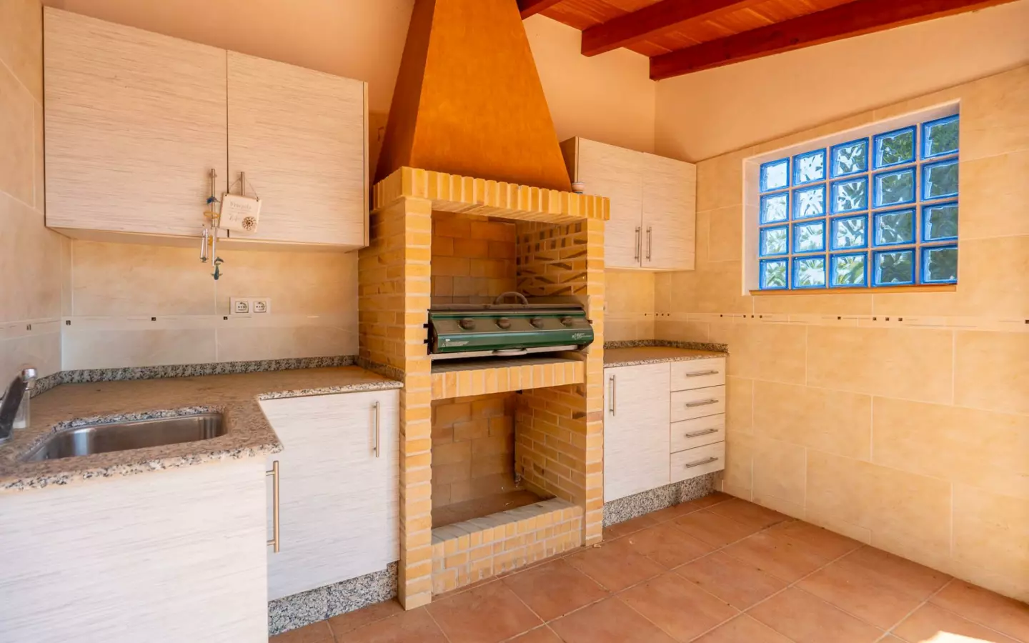 5-bedroom Villa In Jalon – Xalo, Spain (229 M²)