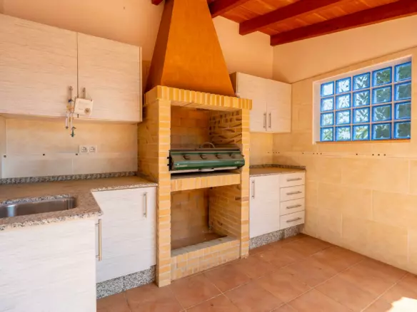 5-bedroom Villa In Jalon – Xalo, Spain (229 M²)