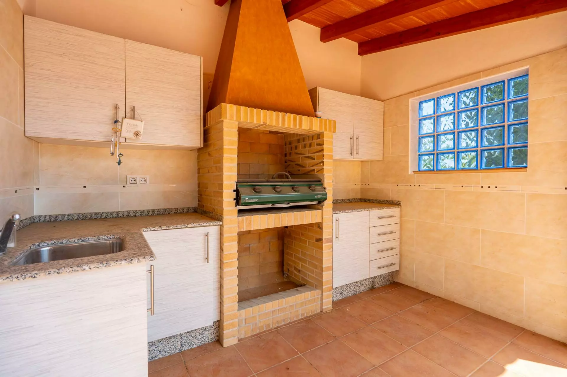 5-bedroom Villa In Jalon – Xalo, Spain (229 M²)