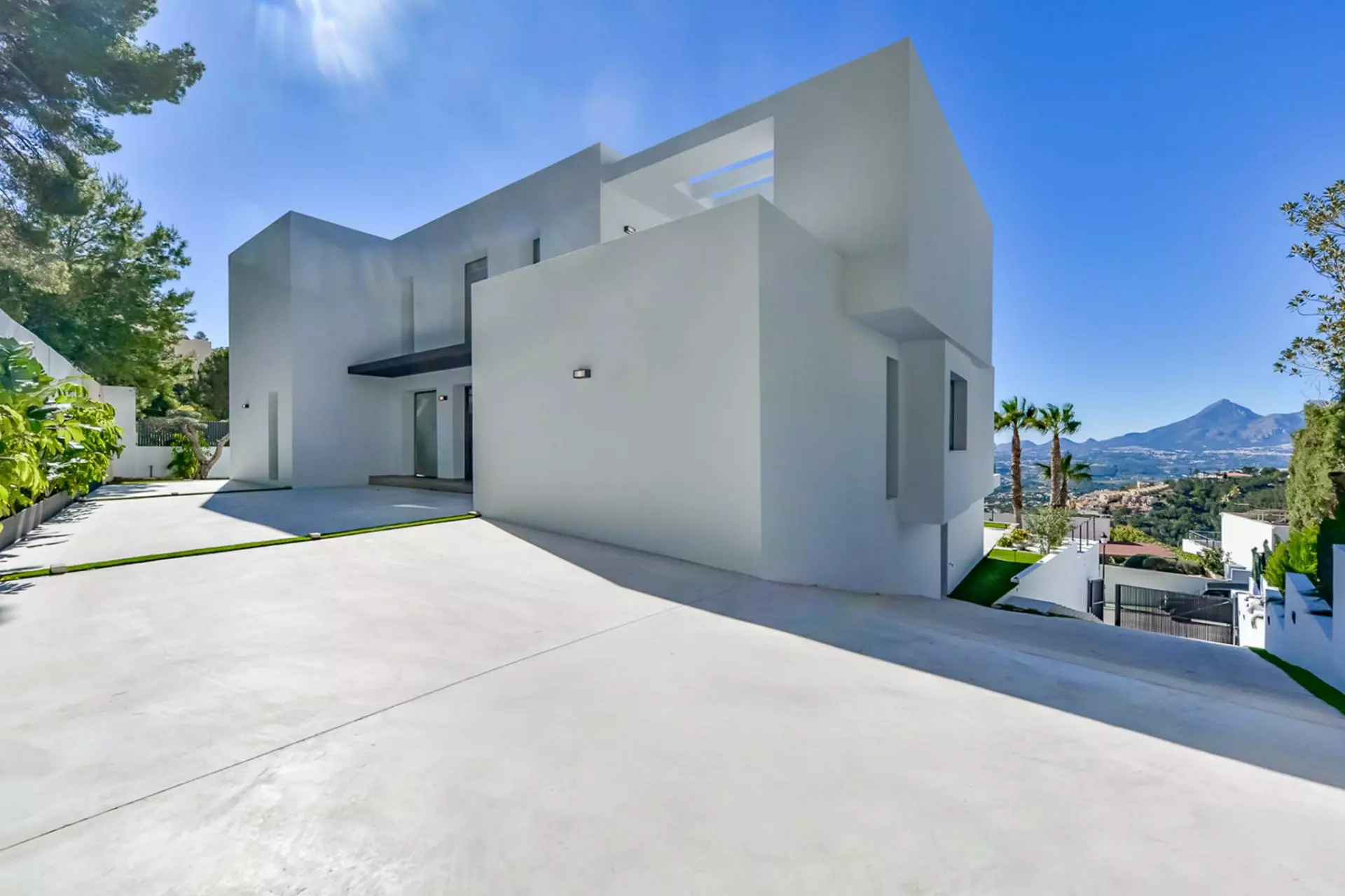 2-8-e975b6 5-bedroom Villa In Altea, Spain (390 M²)