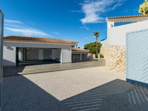 4-bedroom Villa In Moraira, Spain (434 M²)