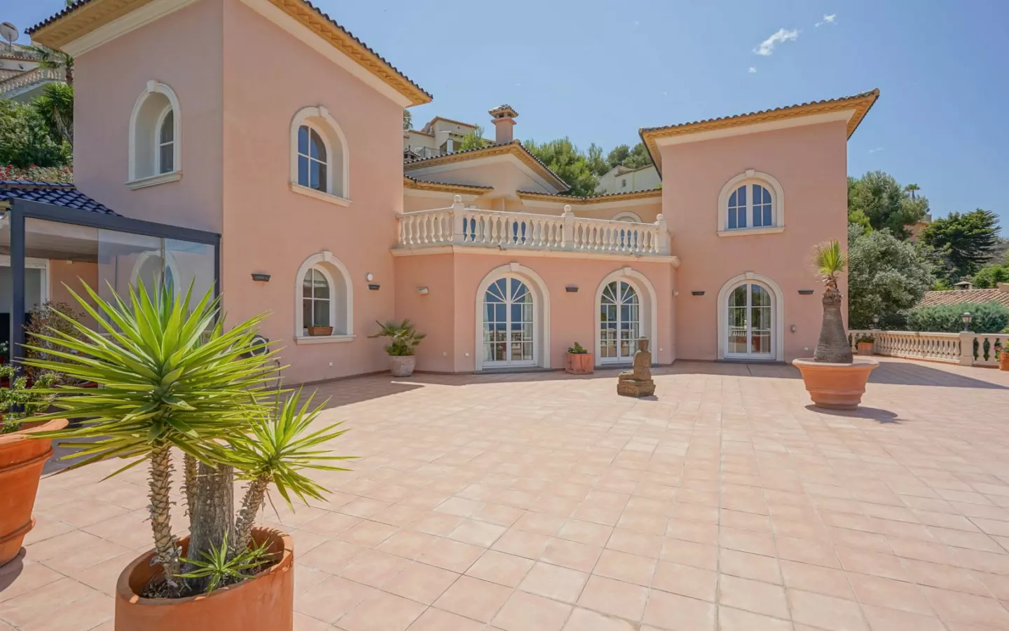 5-bedroom Villa In Pedreguer, Spain (392 M²)