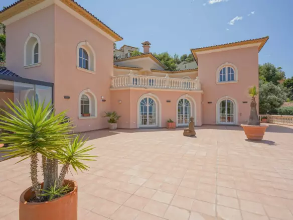 5-bedroom Villa In Pedreguer, Spain (392 M²)