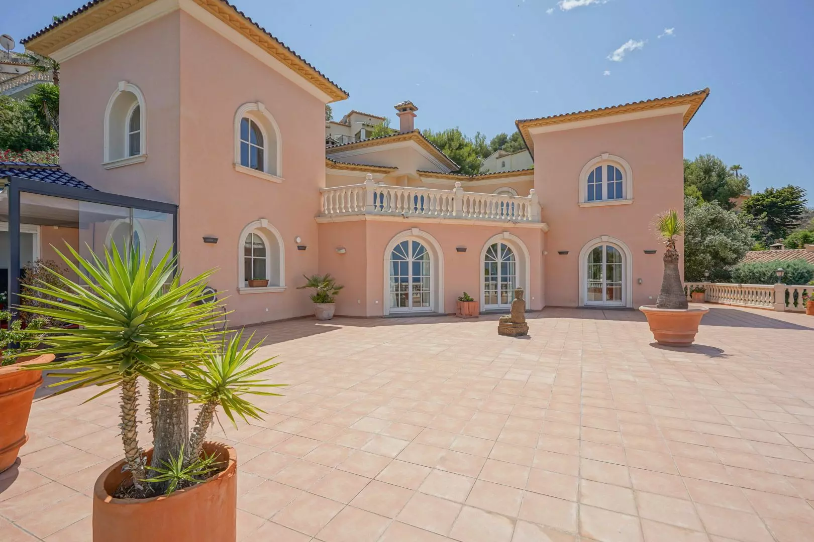 5-bedroom Villa In Pedreguer, Spain (392 M²)