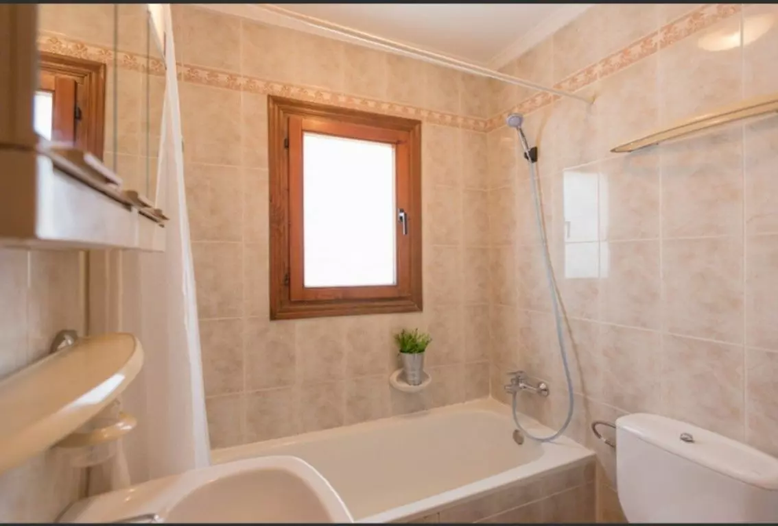 3-bedroom Villa In Calpe, Spain (90 M²)