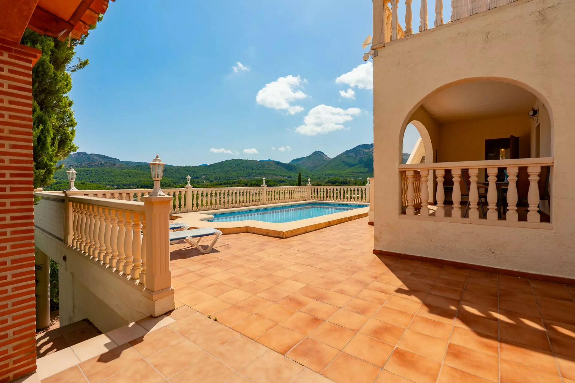 5-bedroom Villa In Jalon – Xalo, Spain (229 M²)