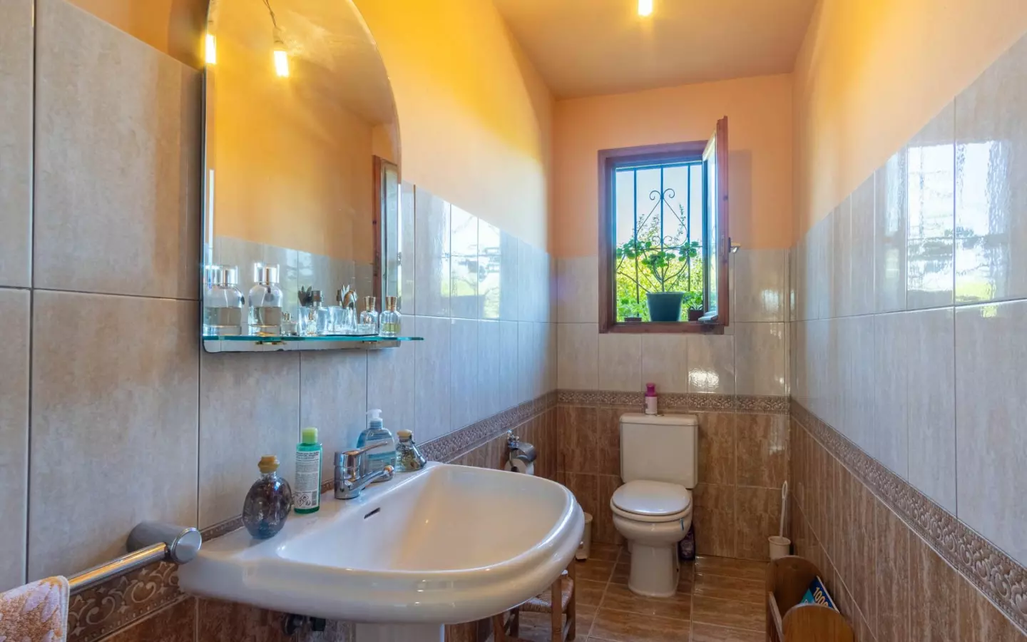 6-bedroom Villa In Pedreguer, Spain (361 M²)