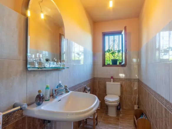 6-bedroom Villa In Pedreguer, Spain (361 M²)