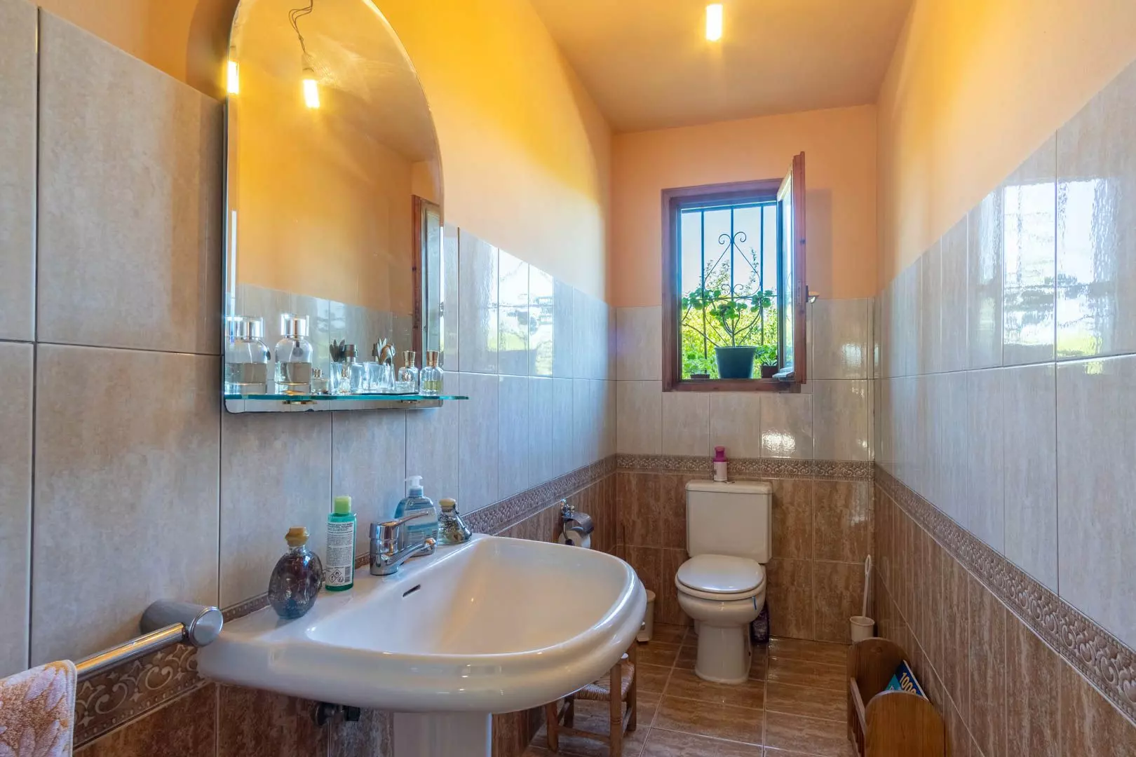 6-bedroom Villa In Pedreguer, Spain (361 M²)