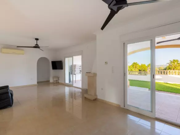 4-bedroom Villa In Beniarbeig, Spain (376 M²)