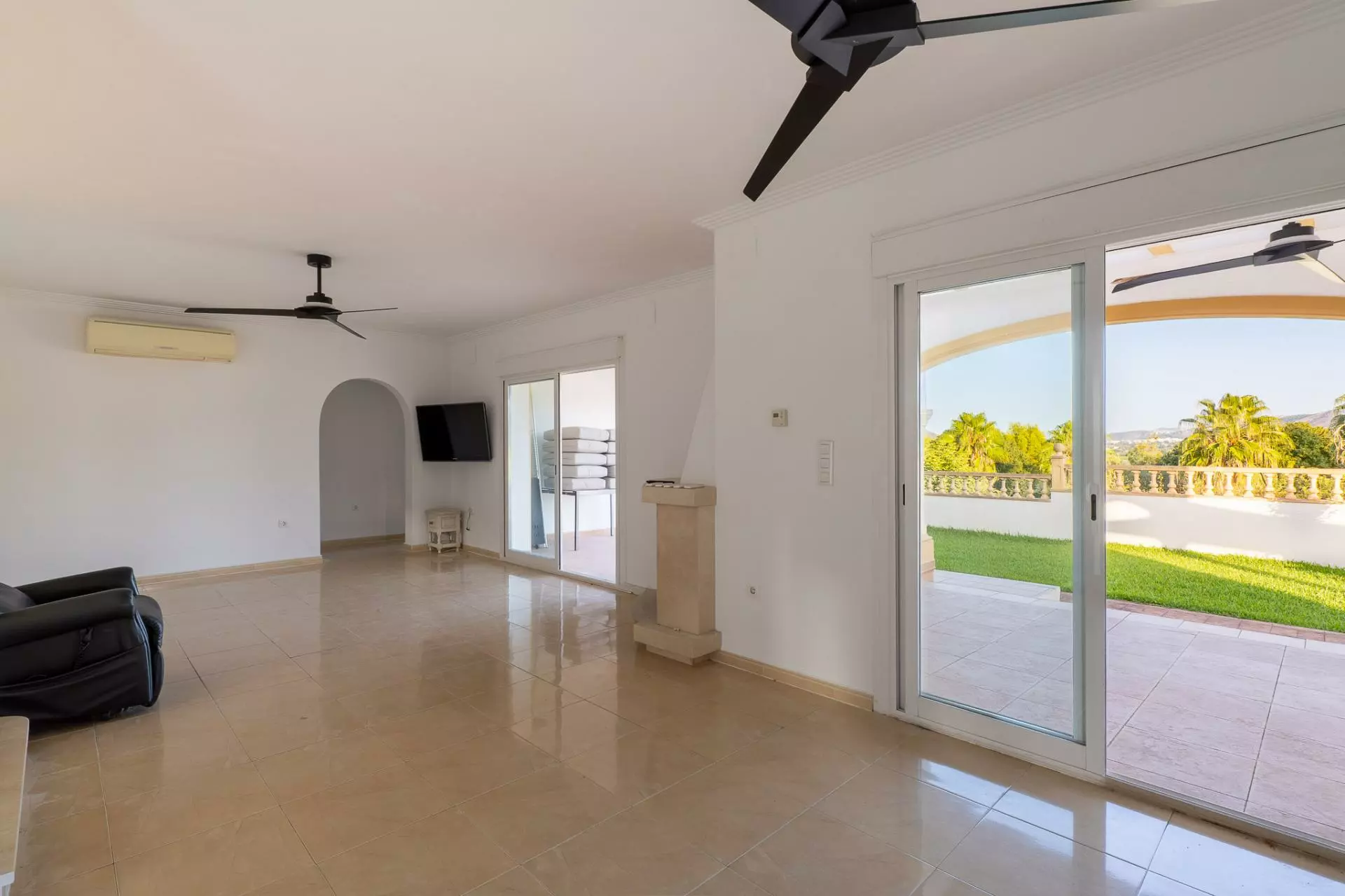4-bedroom Villa In Beniarbeig, Spain (376 M²)