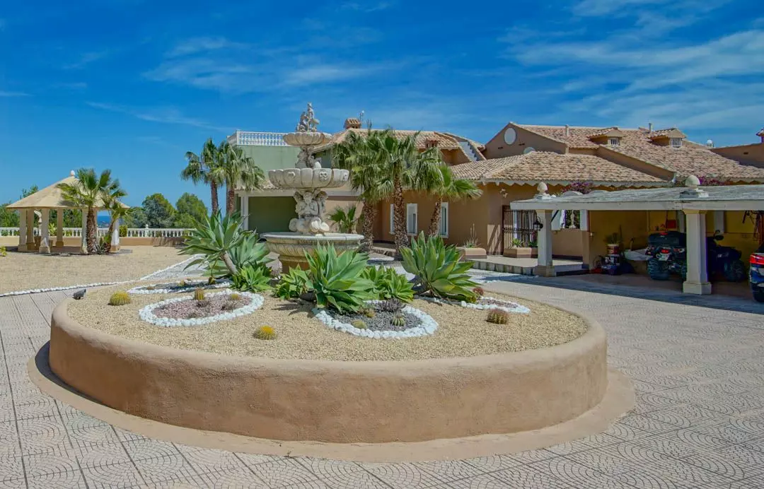 8-bedroom Villa In La Nucía, Spain (900 M²)