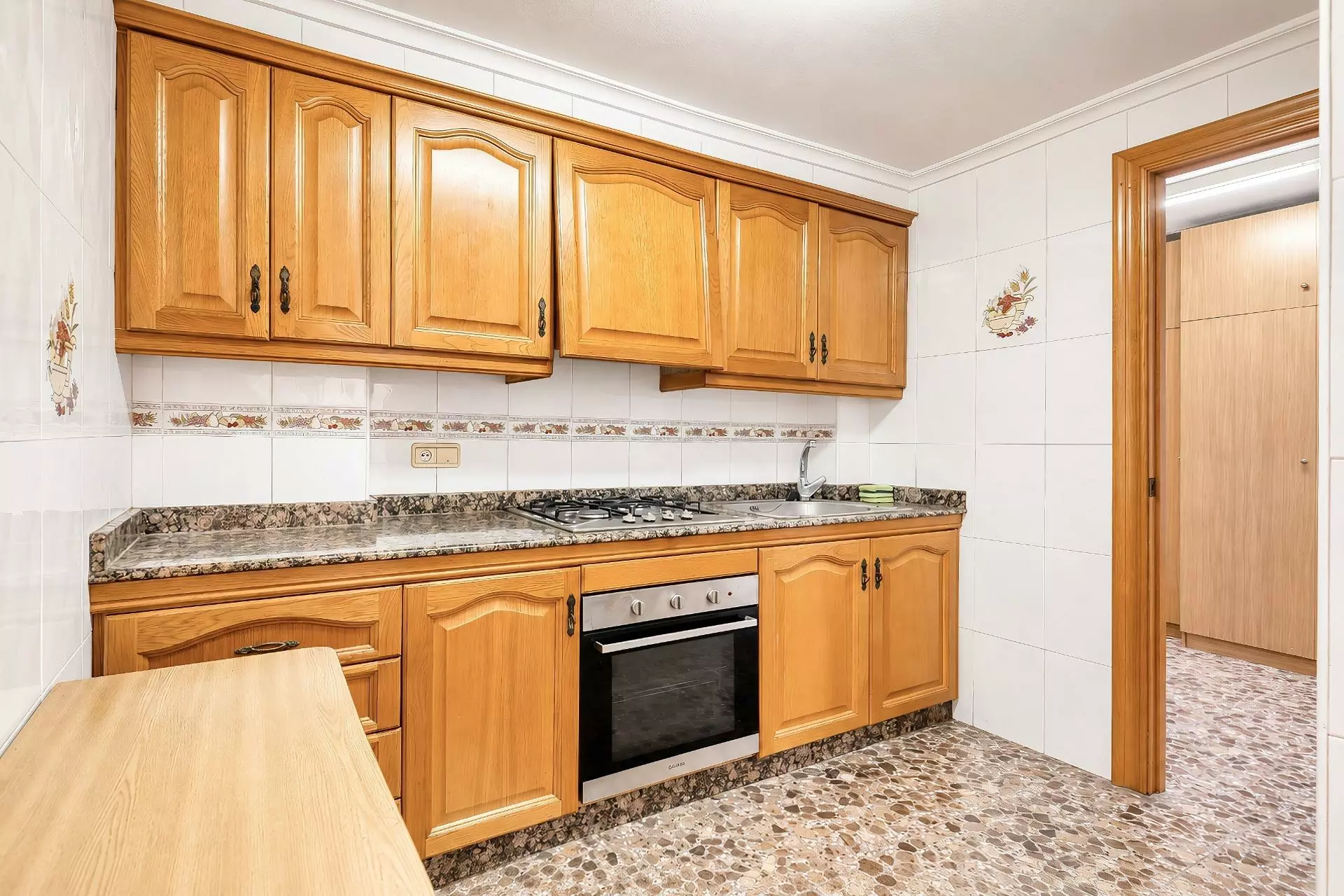 3-bedroom Flat In Elche, Spain (66 M²)