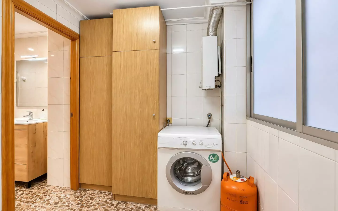 3-bedroom Flat In Elche, Spain (66 M²)