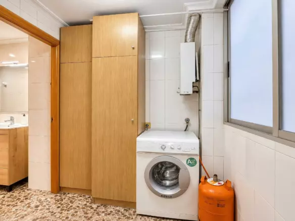 3-bedroom Flat In Elche, Spain (66 M²)