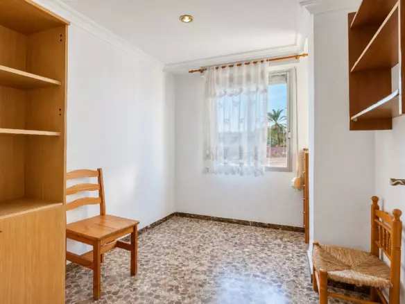3-bedroom Flat In Elche, Spain (66 M²)