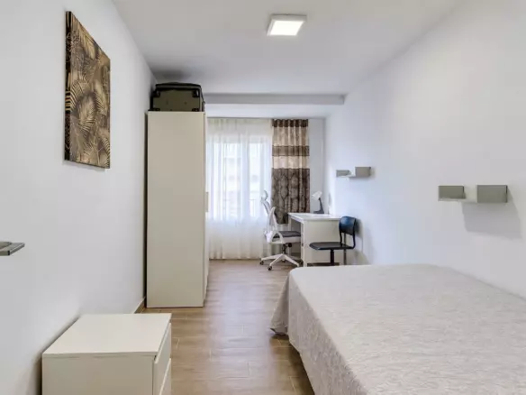 6-bedroom Flat In Elche, Spain (193 M²)