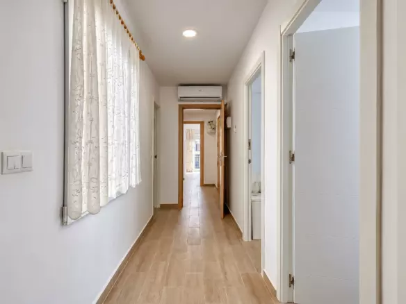 6-bedroom Flat In Elche, Spain (193 M²)