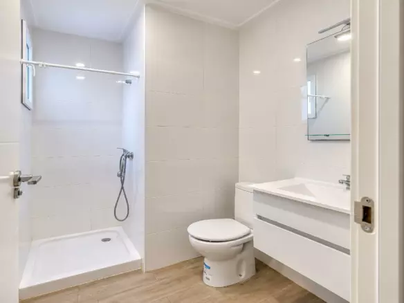 6-bedroom Flat In Elche, Spain (193 M²)